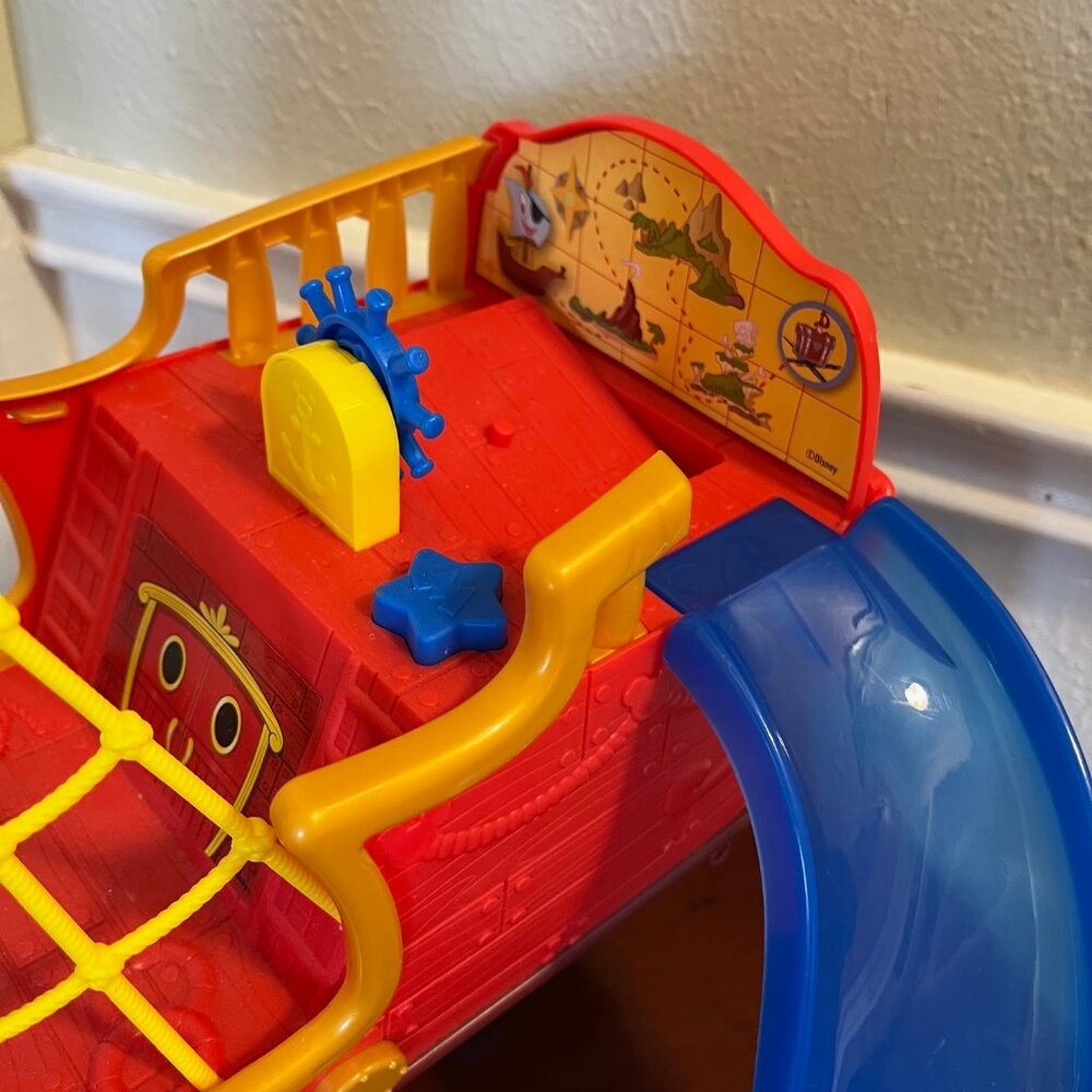 Disney Junior Mickey Mouse Funhouse Treasure Adventure Pirate Ship - Picture 8 of 10